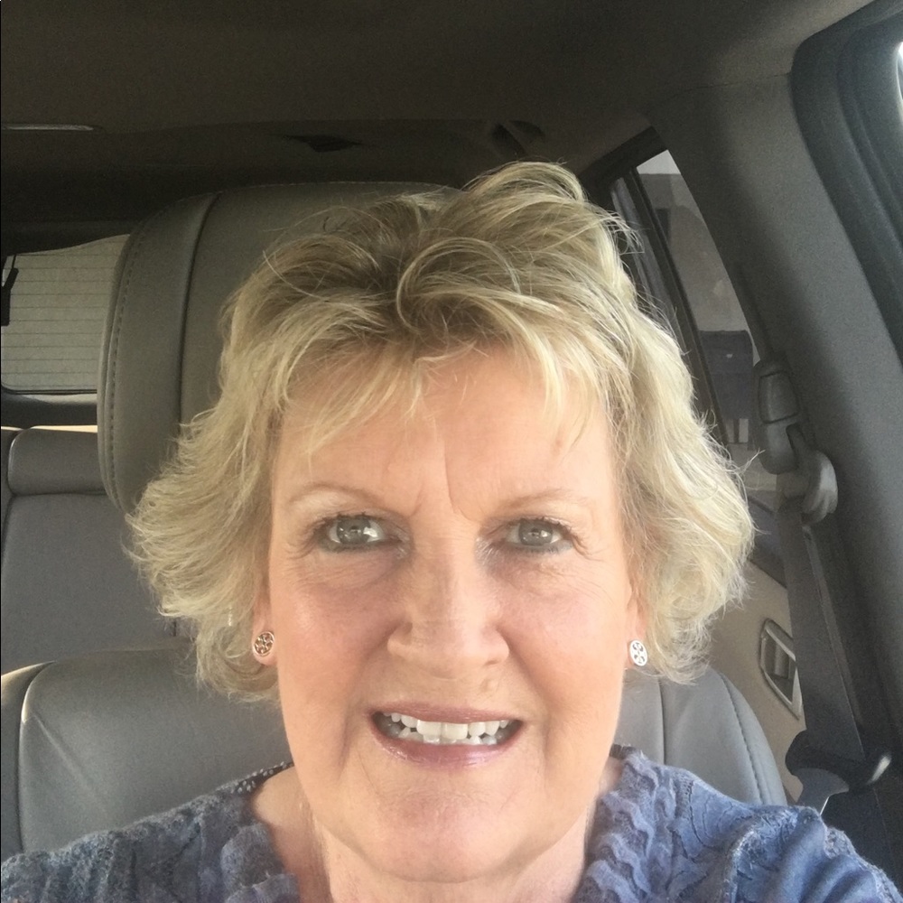 Meet your Posher, Carolyn